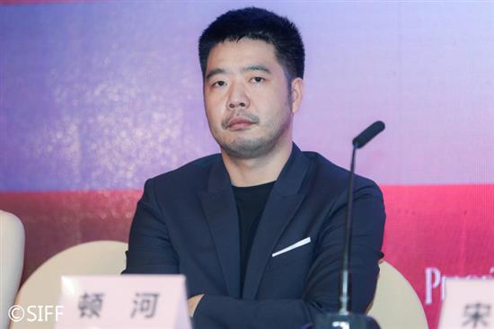 7月29日，中国上海，2020上海国际电影节，顿河出席《风平浪静》记者发布会。